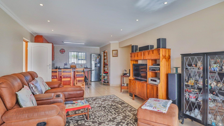 To Let 3 Bedroom Property for Rent in Heiderand Western Cape